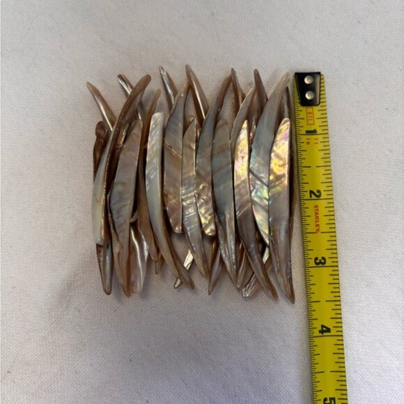 Elegant Abolone Natural Colour Stretch Bracelet - Picture 5 of 5